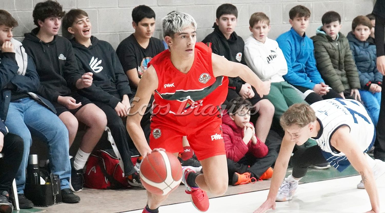 En una ráfaga de triples, Centro Basko venció a Rivadavia