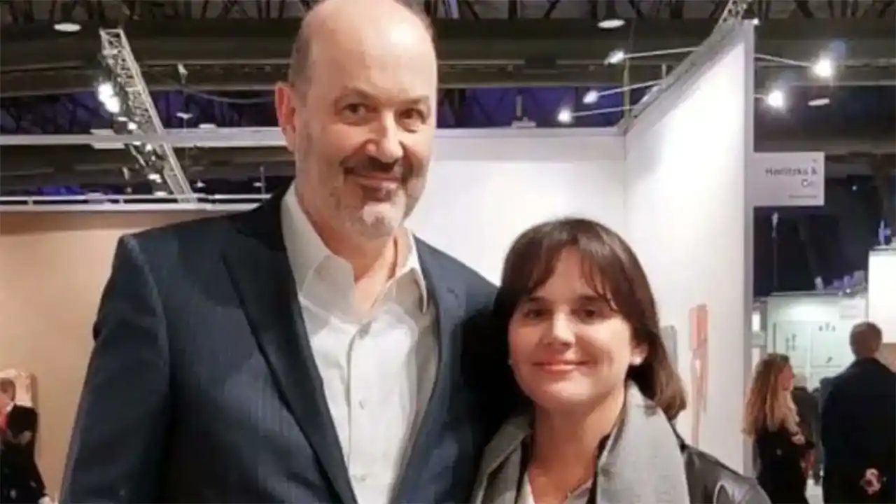 Sturzenegger y su esposa bajo la lupa por contrato millonario y sin licitación con el Estado.