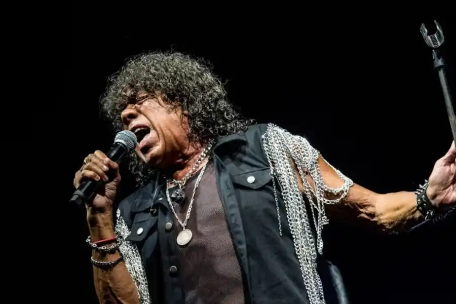 ¿Qué le pasó a La Mona Jiménez? Lo internaron y tuvieron que suspender los shows programados