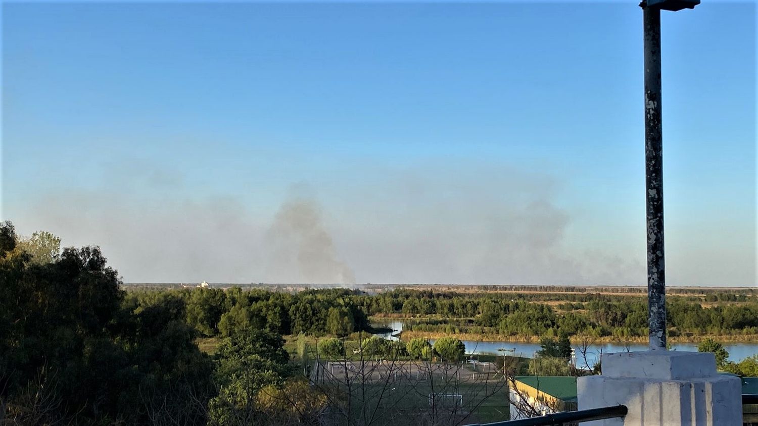 Ecocidio en islas: persisten los focos frente a la costa de San Pedro