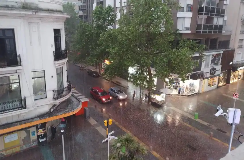 El cielo se vino abajo: impresionante granizada en Mar del Plata
