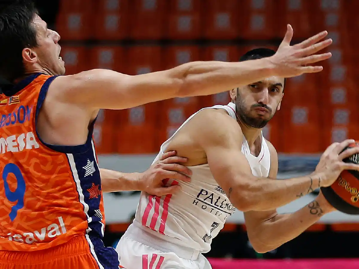 Real Madrid superó a Valencia y sigue liderando