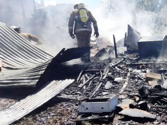 Un incendio destruyó vivienda y dejó a una menor gravemente herida
