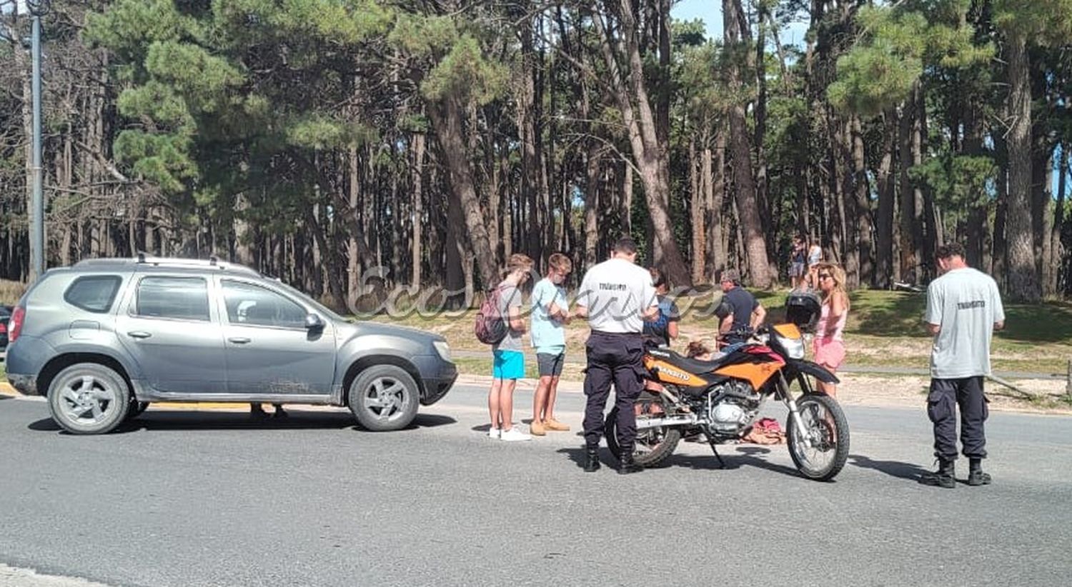 Un motociclista herido, tras chocar contra una camioneta