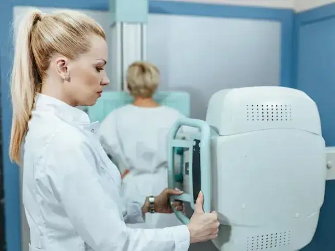 Epígrafe:
La mamografía permite detectar lesiones pequeñas y es una herramienta fundamental para el diagnóstico temprano del cáncer de mama.