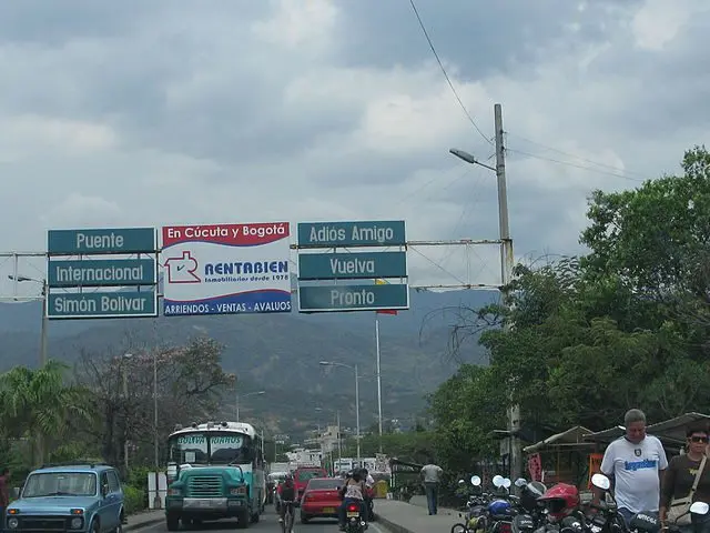 ¡HISTÓRICO! Luego de siete años se abre el paso vehicular en el puente fronterizo Simón Bolívar