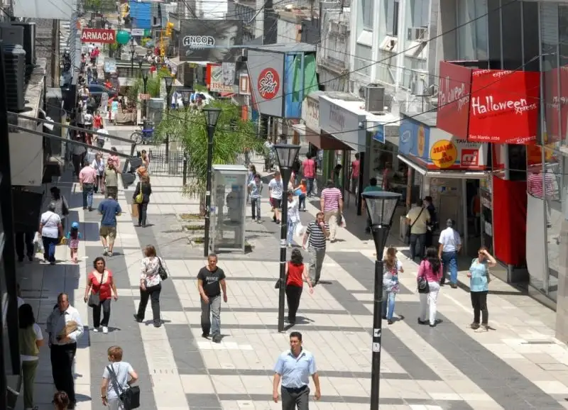 Los comercios de Paraná cumplen con los aislamientos preventivos
