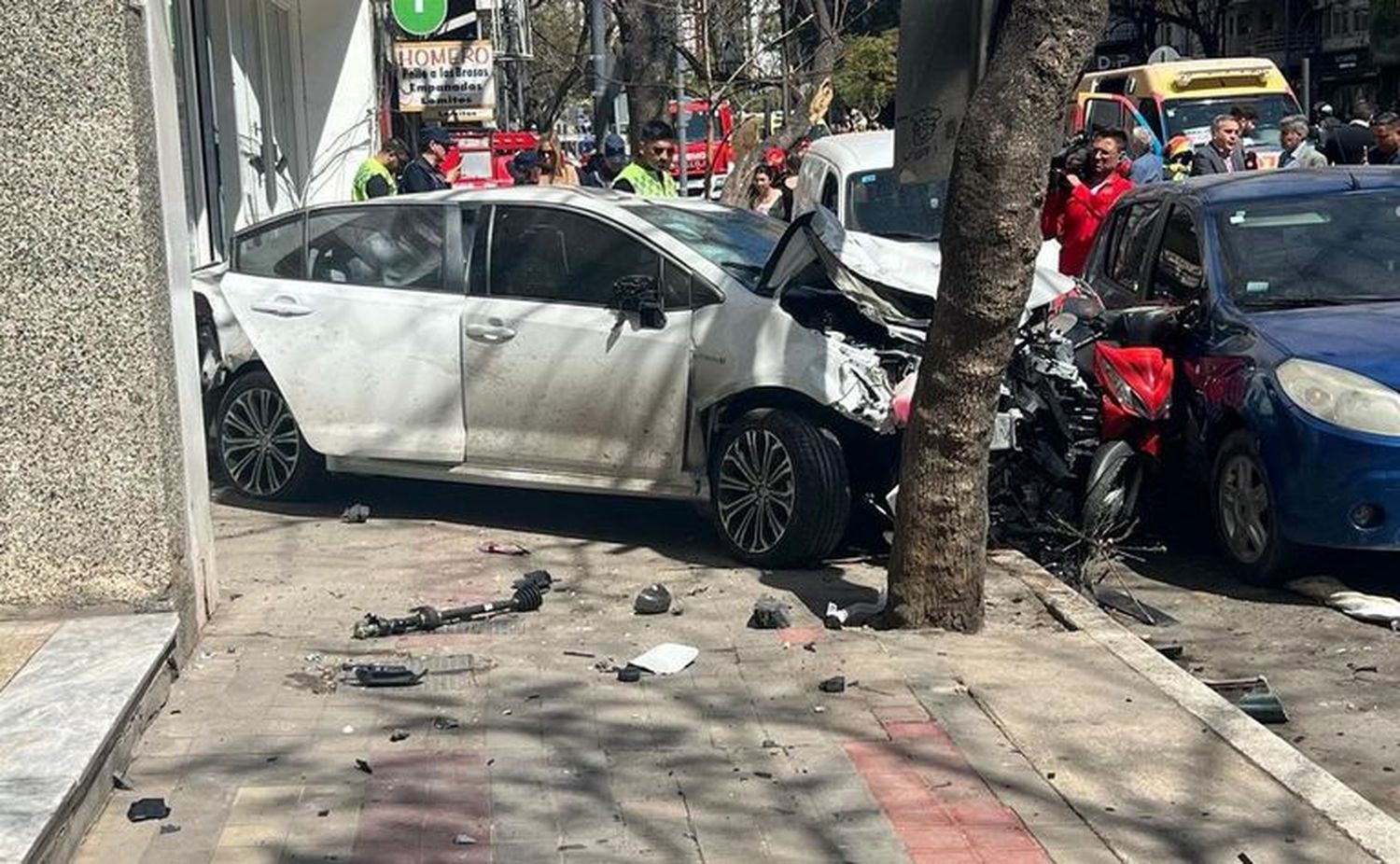 En total hubo 35 personas involucradas en el accidente del centro cordobés.