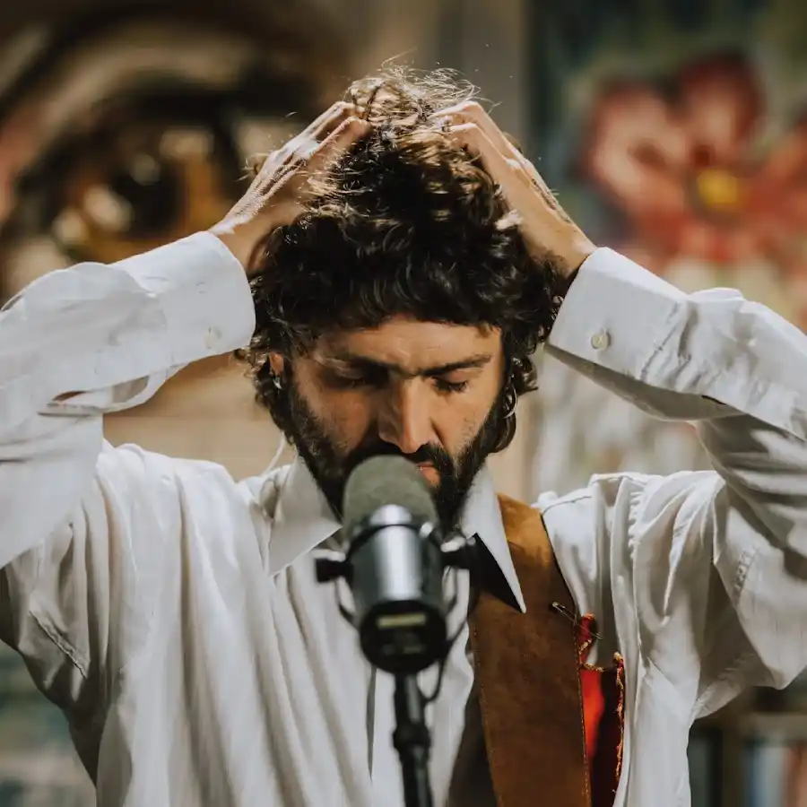 Joaquín del Mundo se presentará este viernes en WO Espacio Cultural de Necochea, donde compartirá canciones de distintas etapas de su recorrido musical.