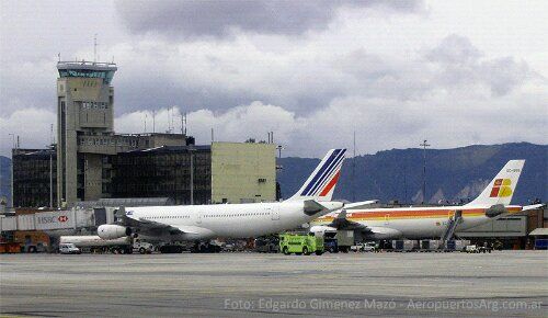 Cuatro grandes aerolíneas se ajustan sus cinturones