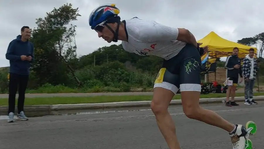 Juan Sáenz en acción en Uruguay.