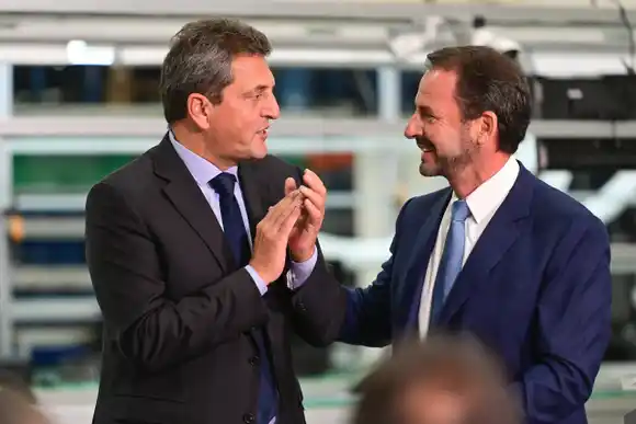 Sujarchuk: "Massa propone valor agregado sobre los activos y Milei propone rematarlos"