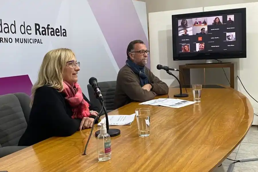 Rafaela presentó la experiencia de la Encuesta de Estudiantes Secundarios a 20 municipios del país