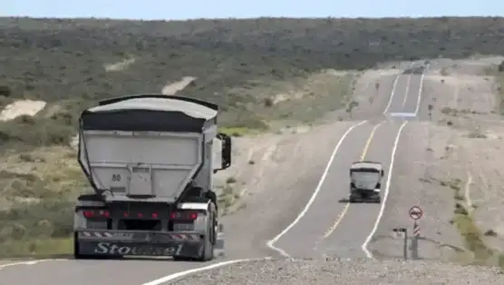Una provincia quiere cobrar peaje a los camiones que llevan arena de Entre Ríos a Vaca Muerta