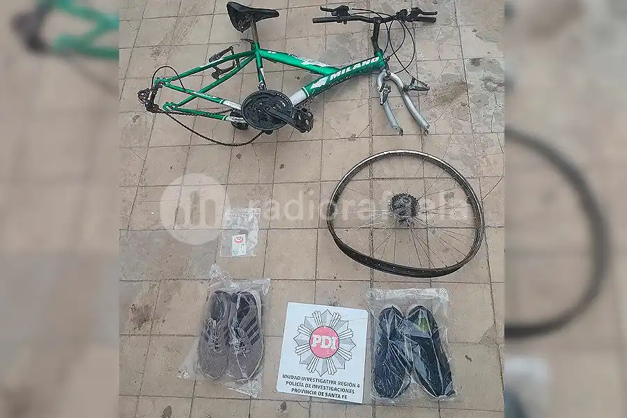 Robó una bicicleta, un par de zapatillas y botines de fútbol en dos casas: allanamiento de la PDI y un detenido