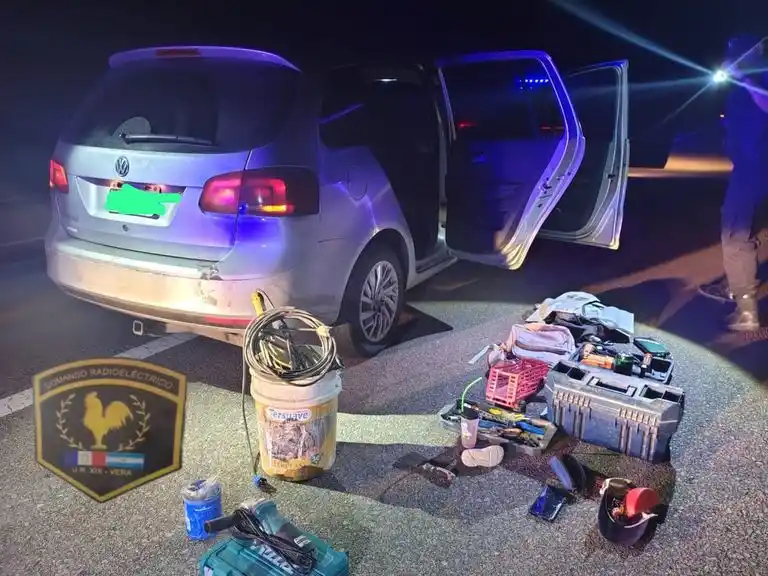 Ladrón, pero “buena persona”: robó un auto y en la huida subió a un estudiante que hacía dedo