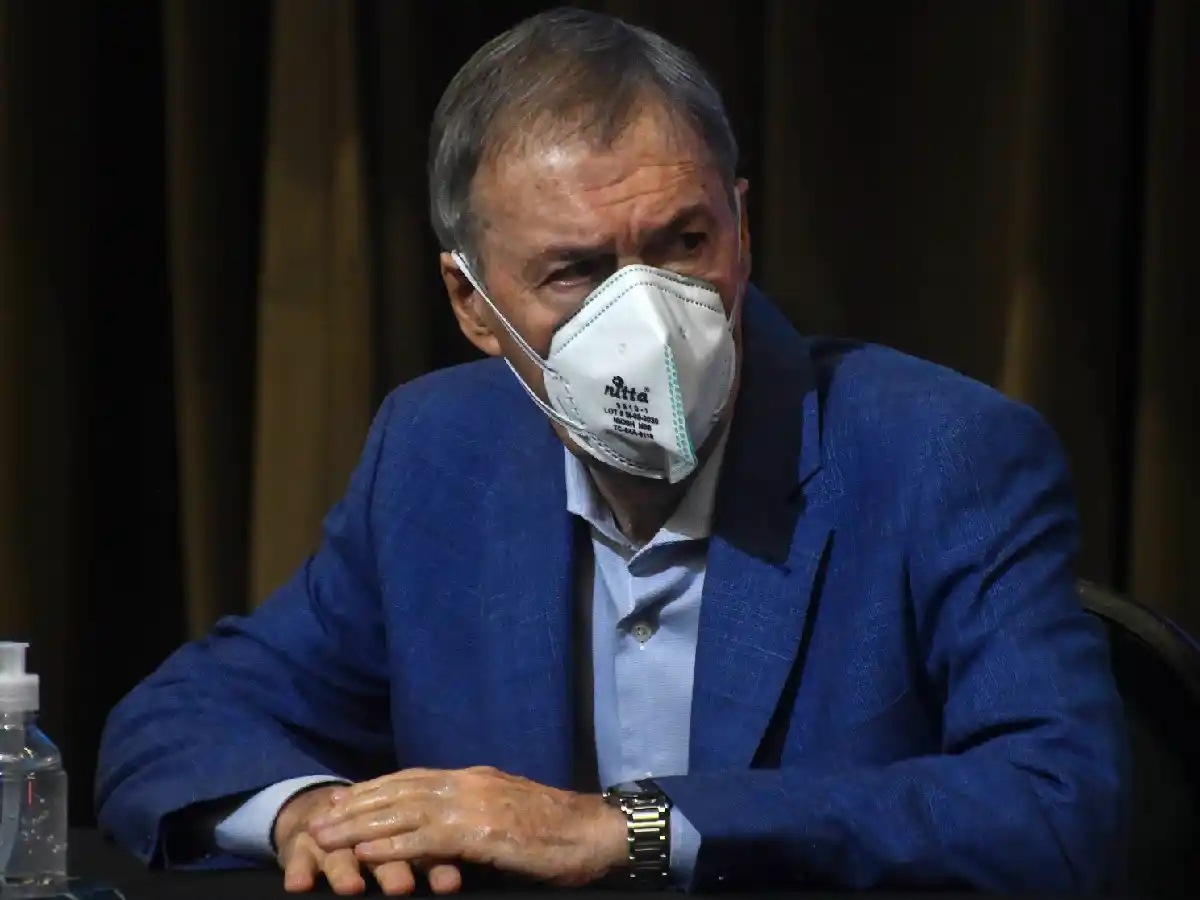 "Ya hemos vacunado a más del 40% de los mayores de 18 años en Córdoba", dijo Schiaretti