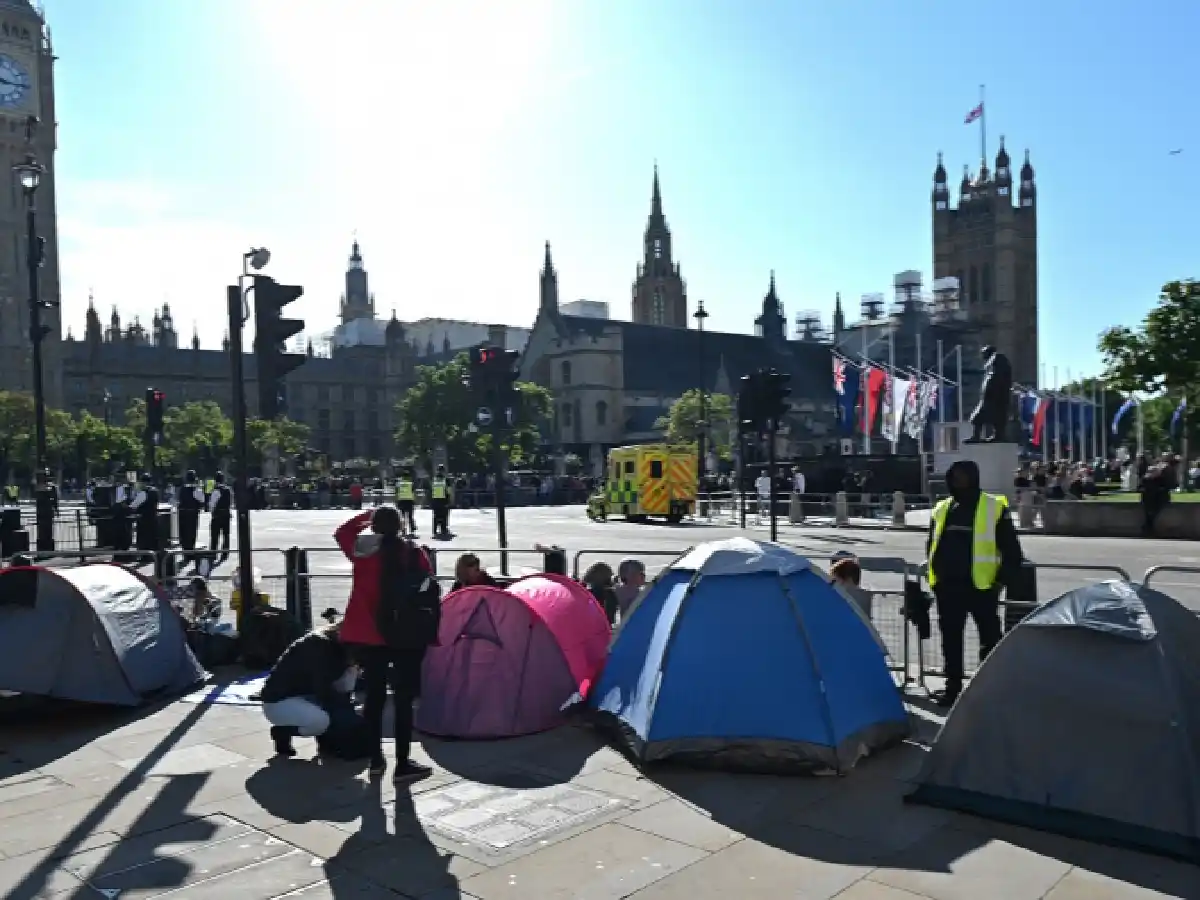 Una cola de 14 horas en Londres para despedir a Isabel II en la capilla ardiente