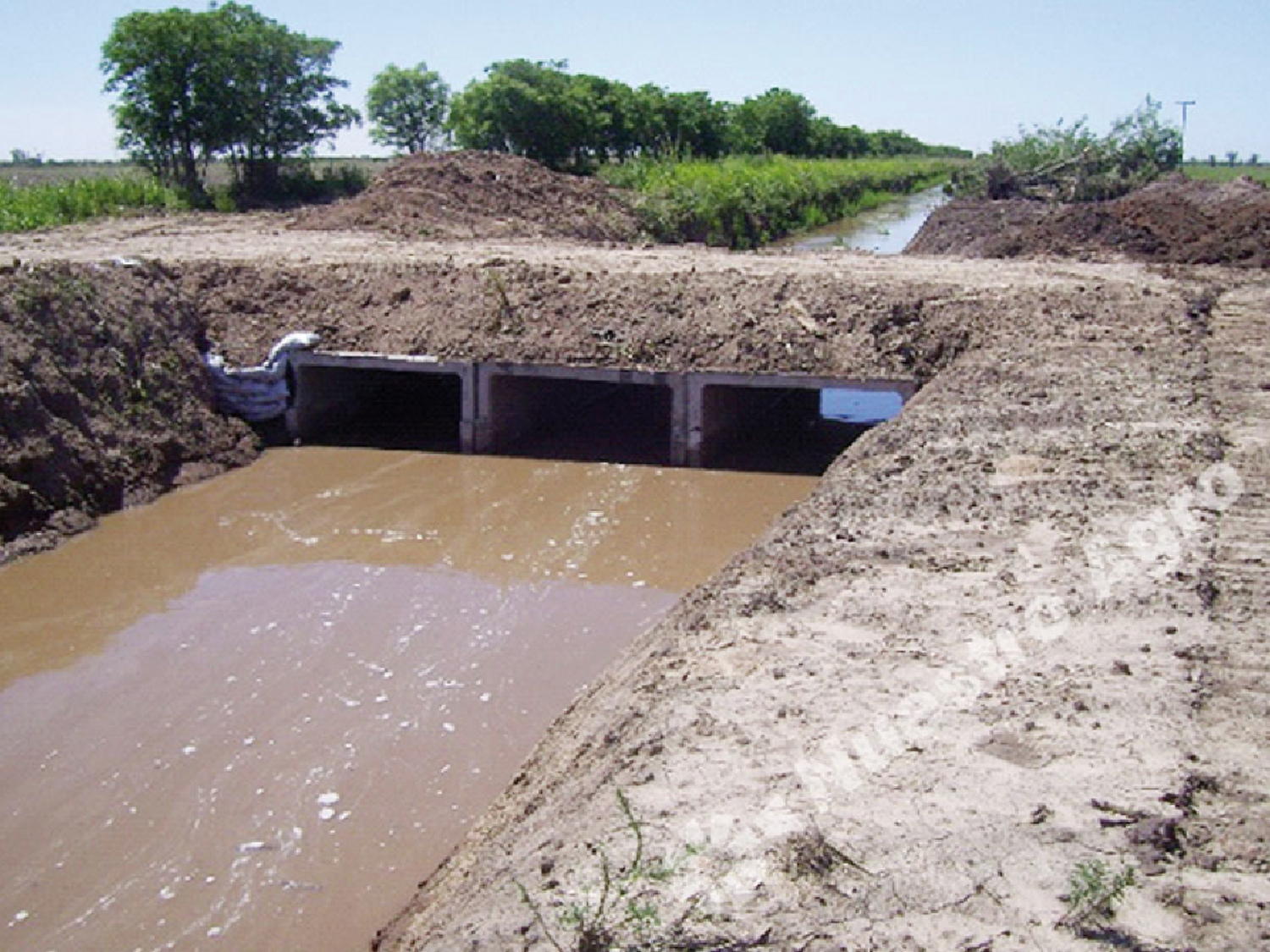 Ampliación del canal Vila - Cululú