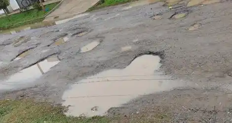 “Es imposible circular por calle Dipietri”