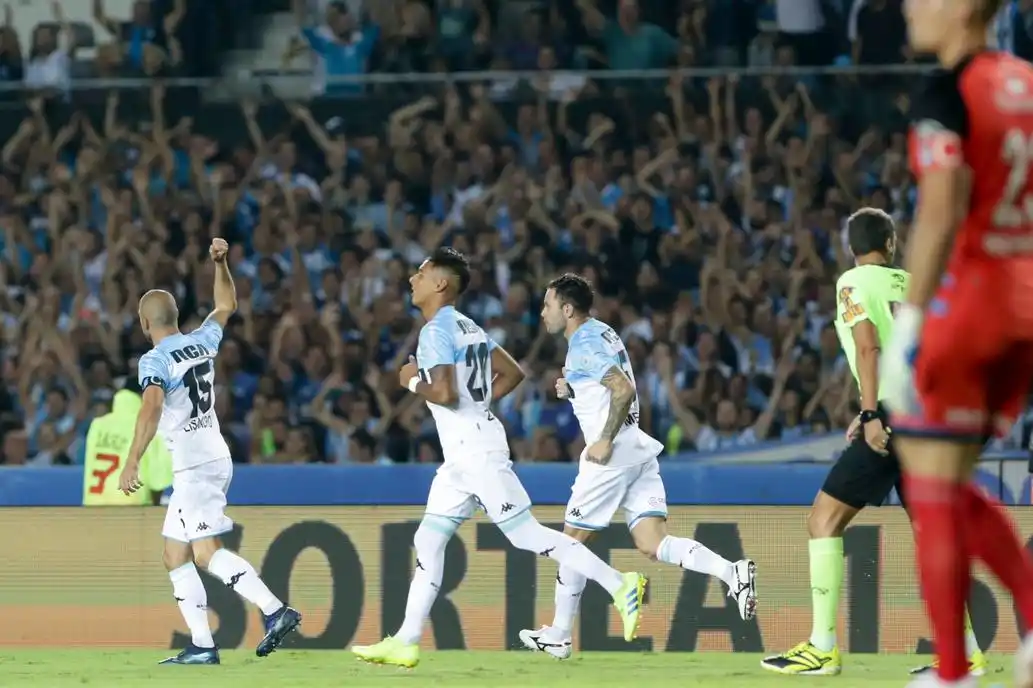 Otro triunfo de un Racing con ilusiones de campeón