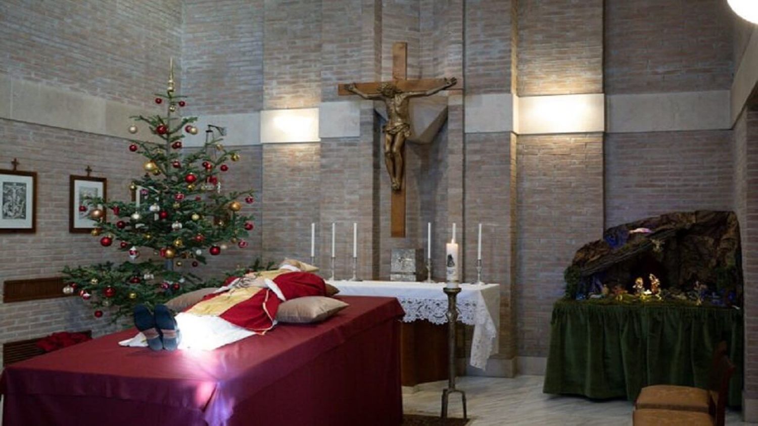 SE FILTRAN LAS PRIMERAS IMÁGENES de Benedicto XVI en capilla ardiente (+Fotos)