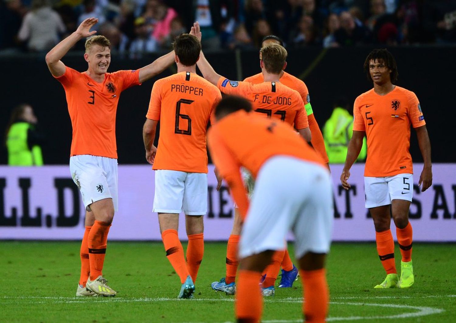 Holanda despojó de su invicto a los alemanes