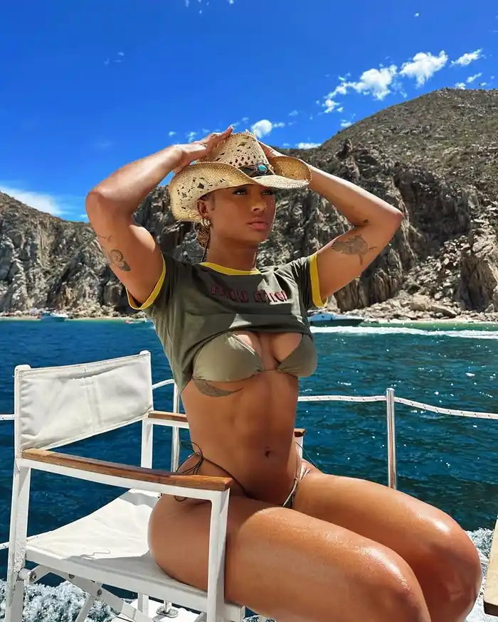 Kayla Nicole-Travis Kelce - Interna 3