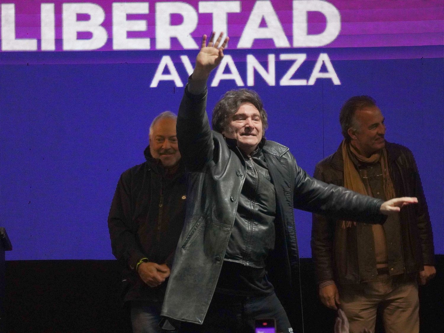 Milei rechazó las “operaciones” y dijo que están en “empate técnico”
