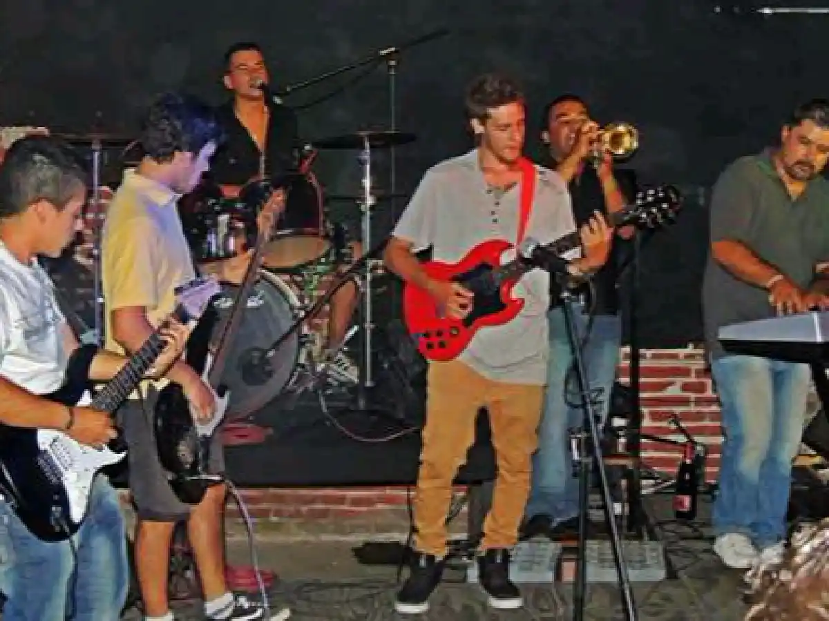 Alto Mambo llevará sus canciones de rock nacional a barrio Hospital