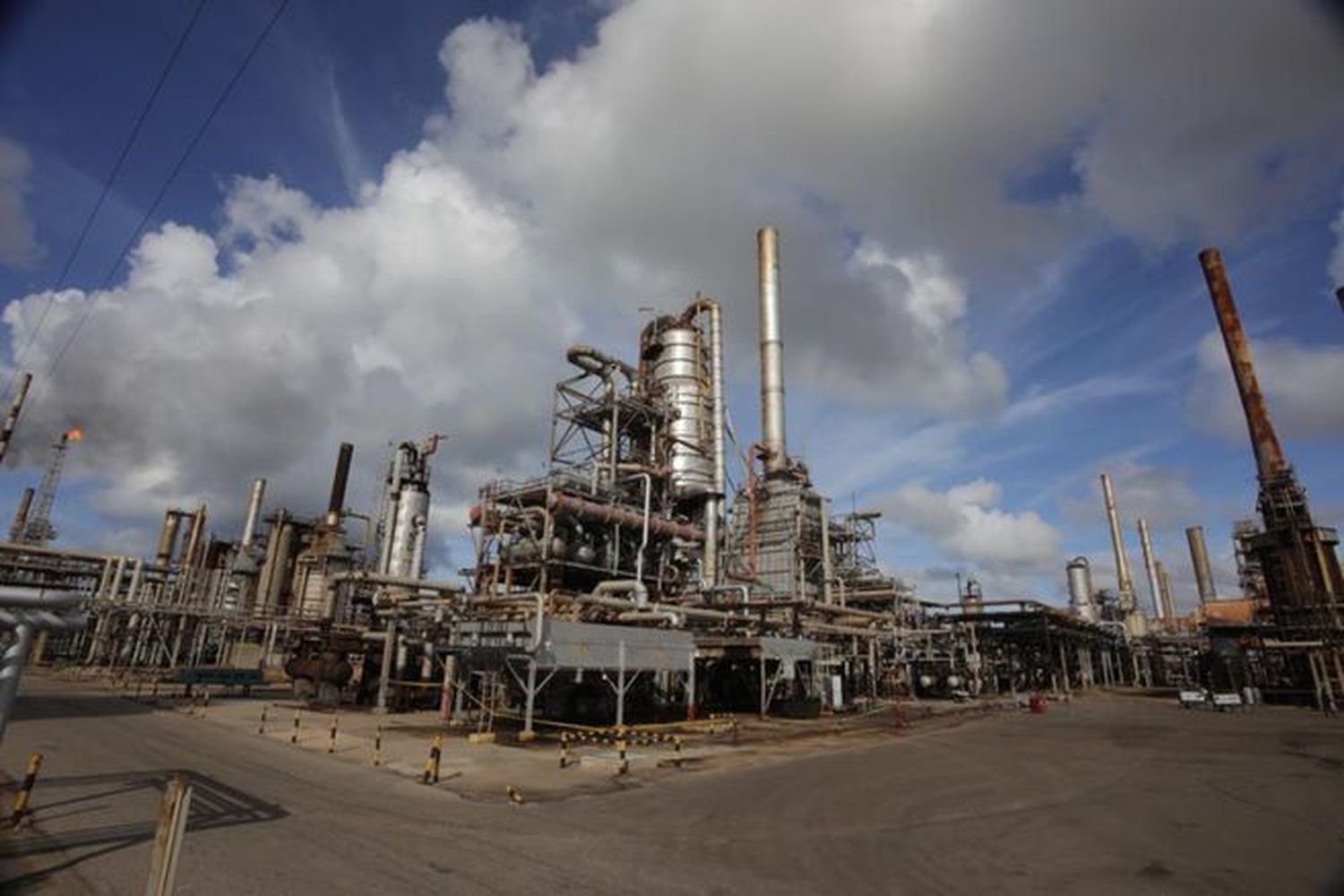 «Falta de liderazgo»: Colombia sobre explosión en refinería de Amuay