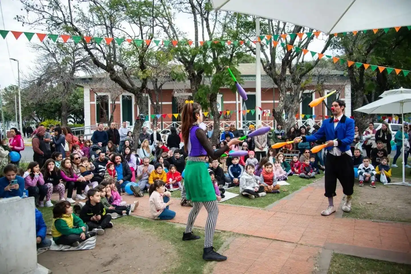 Paraná celebra 210 años con Los Auténticos Decadentes y la choripaneada más grande del mundo