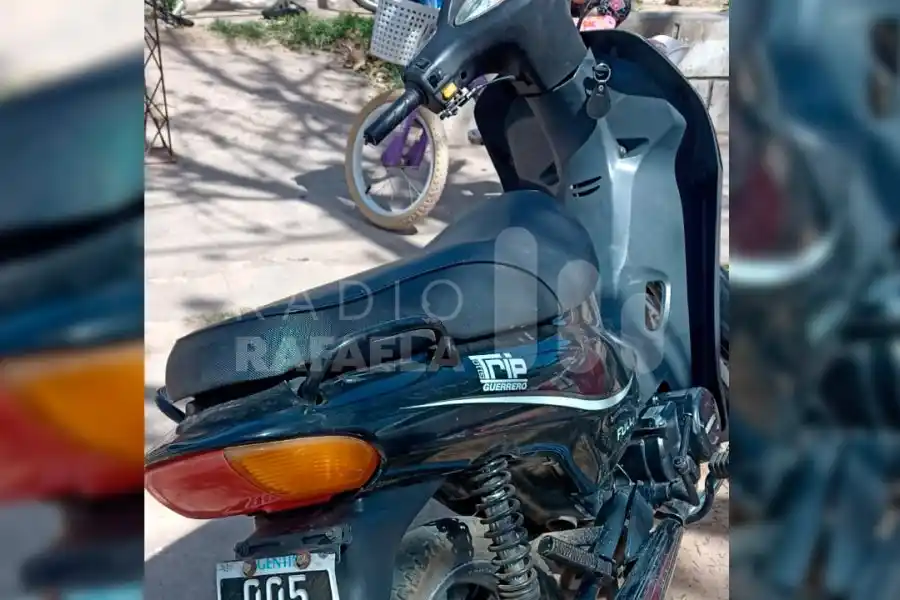 De a cuatro en una moto y sufrieron un accidente