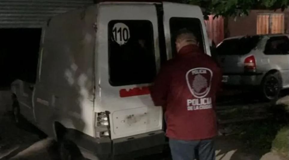 Allanaron la casa de quien habría encargado los afiches contra Cristina Kirchner