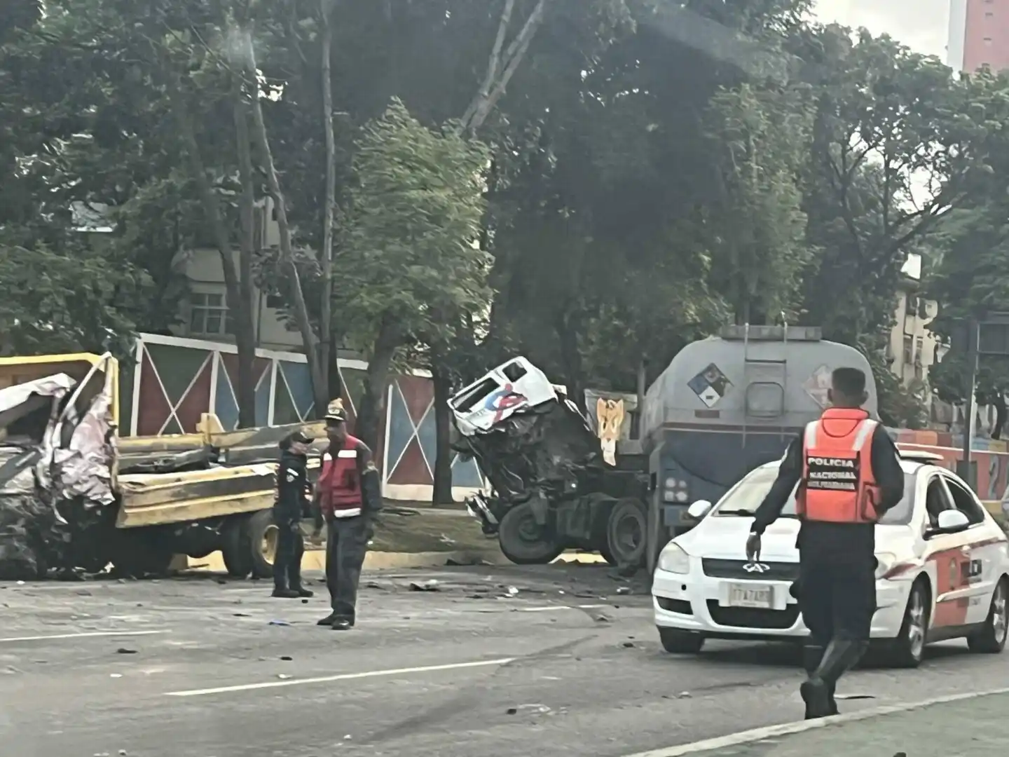Aparatoso accidente en la autopista Valle–Coche