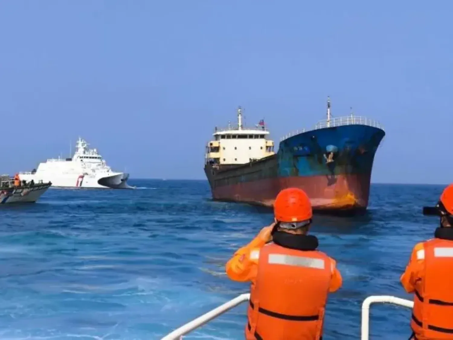 Taiwán detiene un barco tripulado por chinos sospechoso de cortar un cable submarino