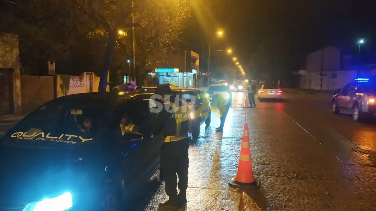 Operativos policiales en la primera noche de restricciones