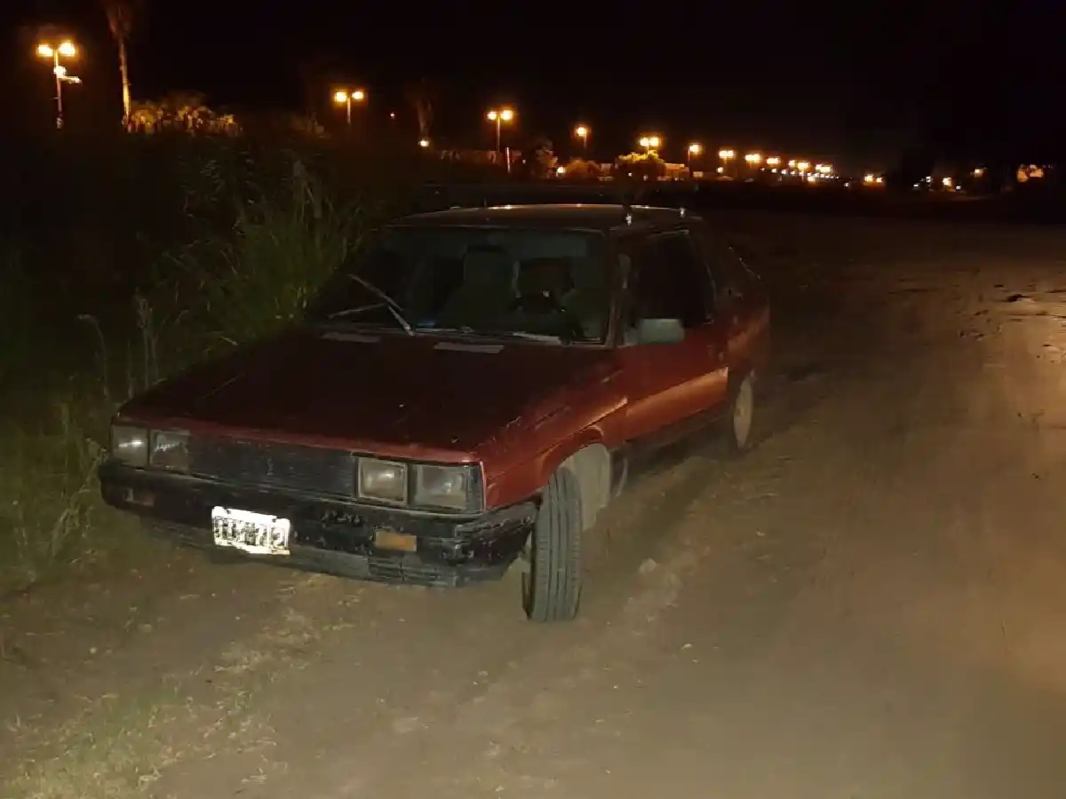 Roban auto en Arroyito pero luego lo recuperan 