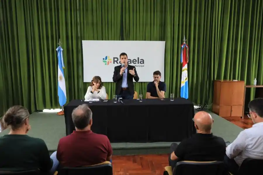 Se abrieron los sobres para la adquisición de una motoniveladora, un tractor y una pala retroexcavadora