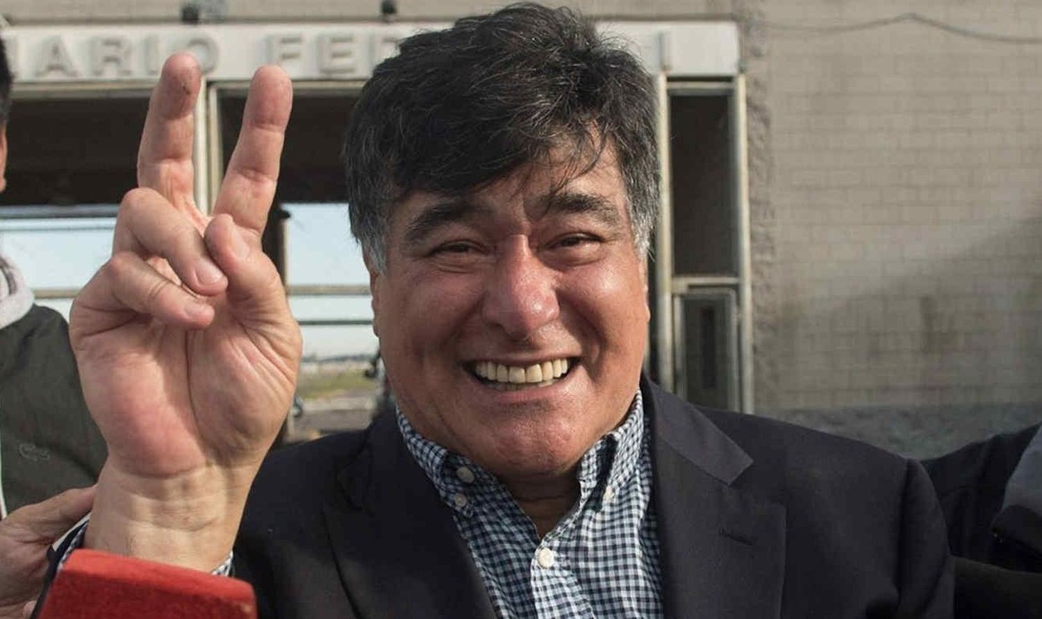 Un verdulero atendió a Carlos Zannini en San Pedro este viernes, en pleno conflicto en el gabinete de Alberto Fernández