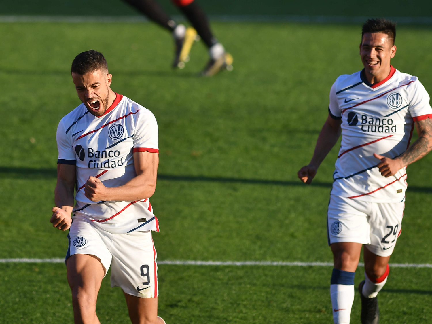 San Lorenzo goleó y volvió a sonreír