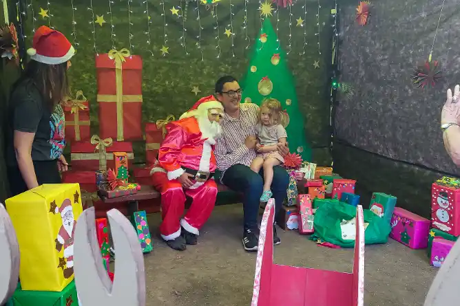 Muy buena respuesta de los vecinos a la Feria Navideña de Plaza Sarmiento