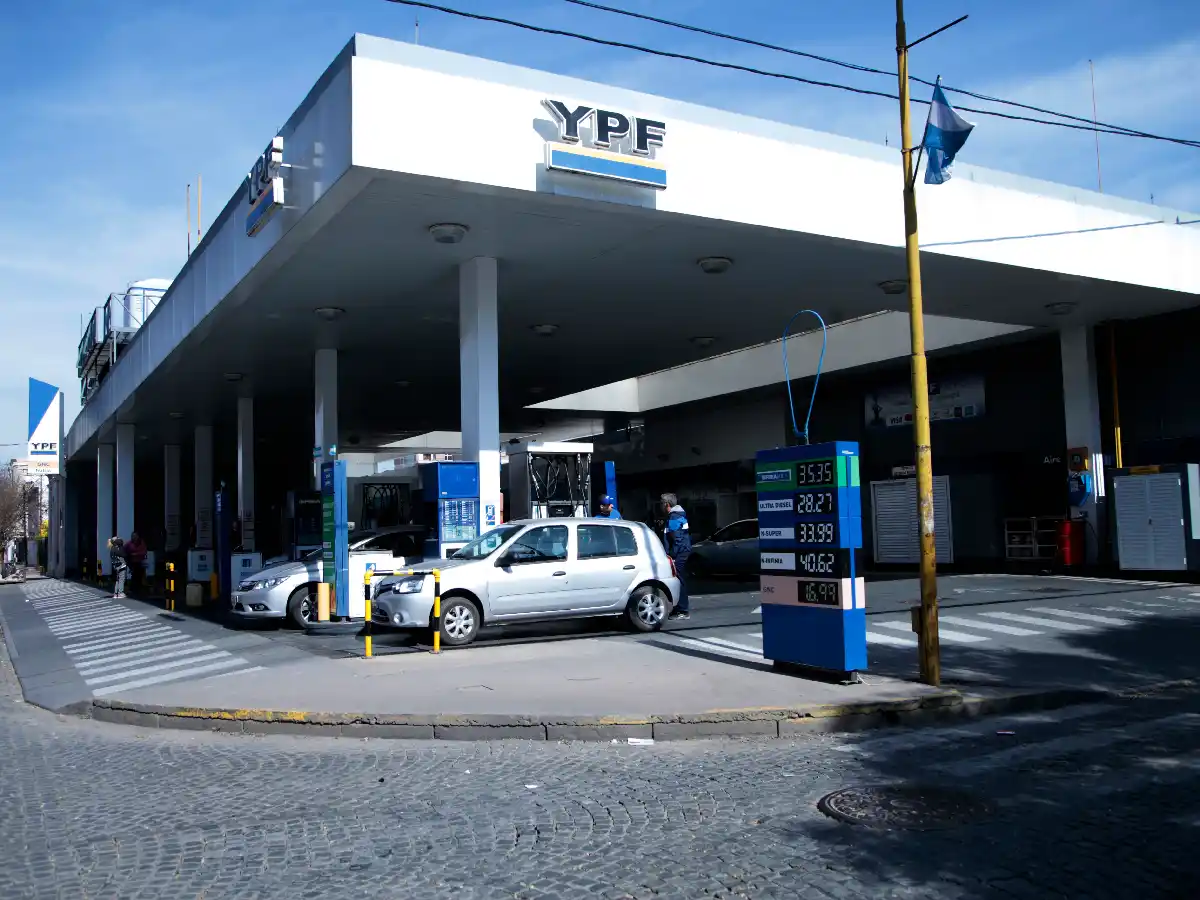 Se espera que suba otra vez la nafta súper de YPF