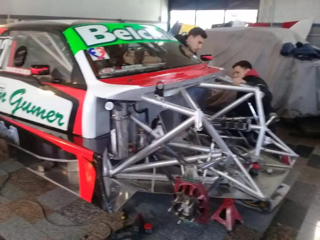 Trabajos en los autos de Di Palma y Altuna
