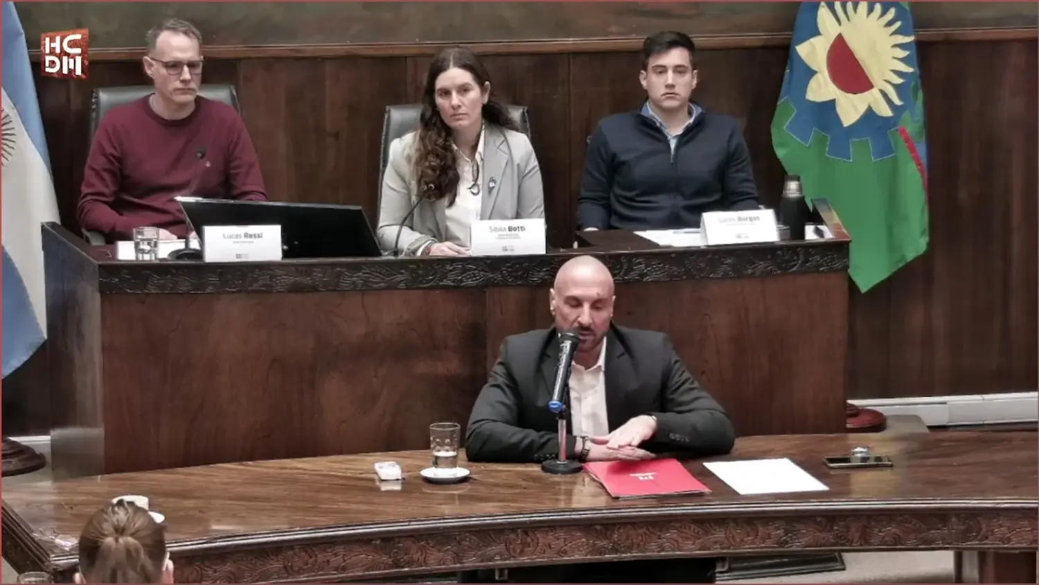 Morón: Ghi no fue a la interpelación del HCD tras el tiroteo frente a una escuela y mandó a su secretario de Seguridad