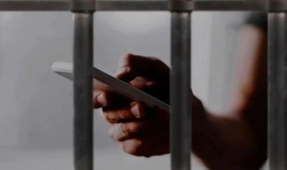 Restringidos en las aulas, tolerados en las cárceles