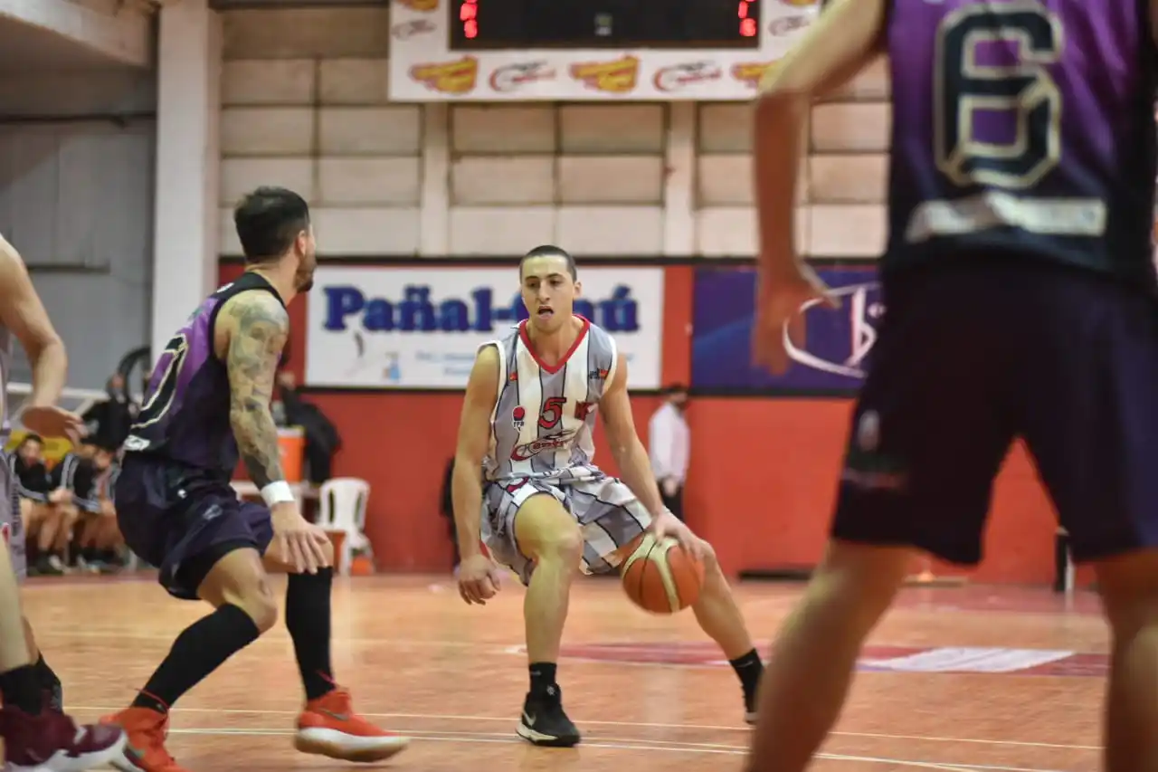 Casi a reglamento, Central venció con claridad a Colón y clasificó 