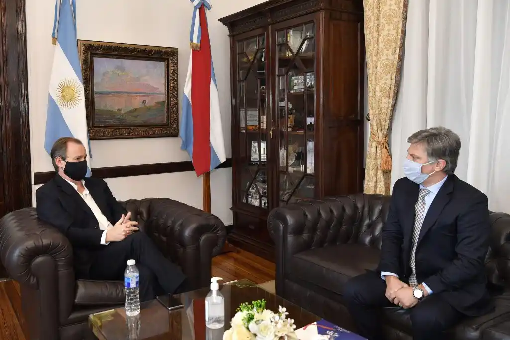 Bordet repasó con el titular del Iapser los nuevos servicios que implementa el organismo