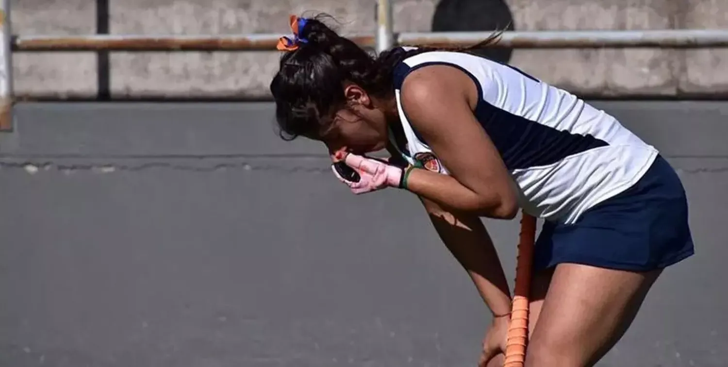 Una adolescente terminó hospitalizada tras una pelea en un partido de hockey femenino