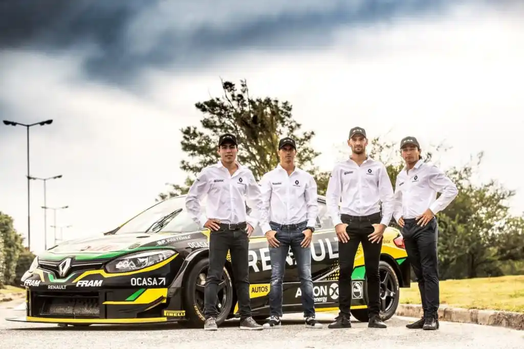 Con el campeón Pernía, Renault presentó equipo